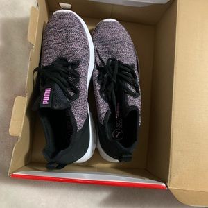 Pumas 9.5 pink/black womens NWT